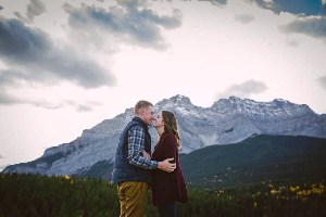 Travel Loving Engagement Photos in Banff Terry Photo Co 7 600x400