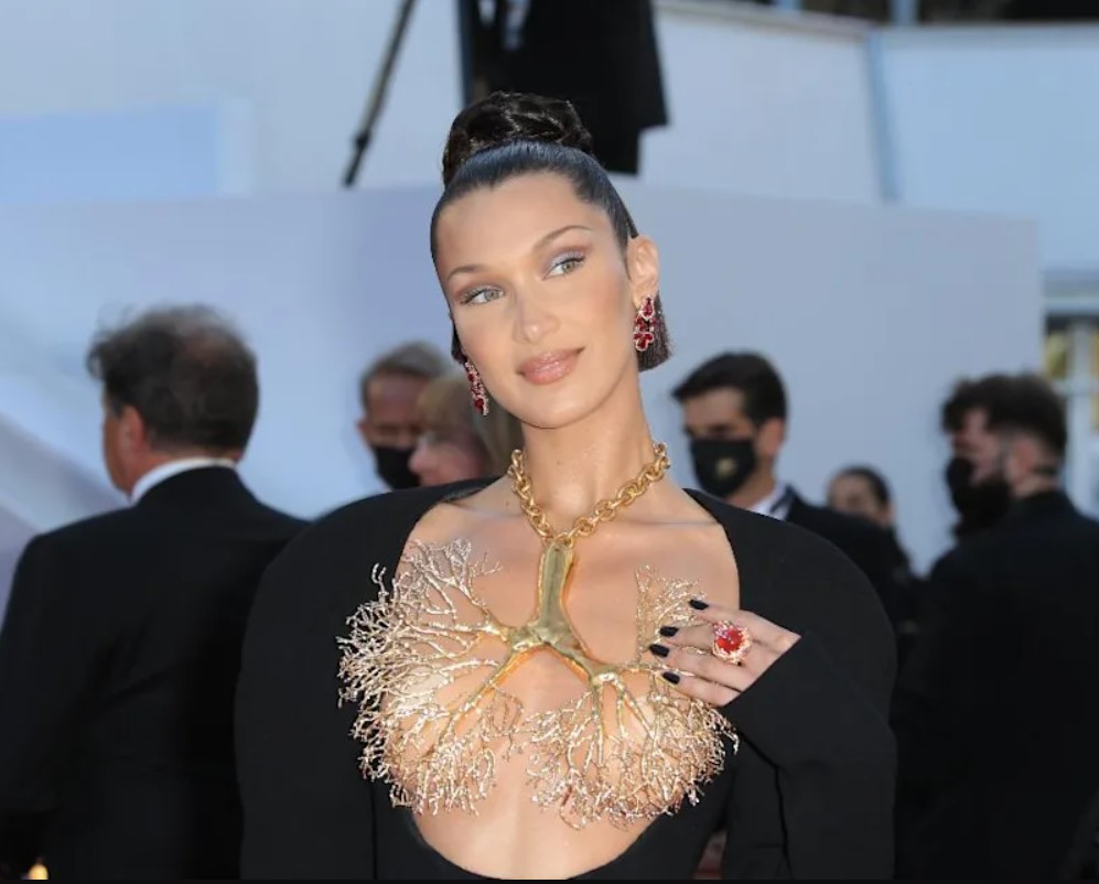 bellahadid1.jpg