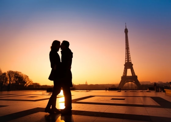 couple in paris min