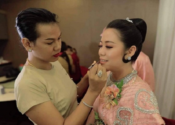 မင်္ဂလာသတို့သမီးလေးတွေရဲ့ဂုဏ်ကျက်သရေရှိမှုနဲ့လှပကြော့ရှင်းမှုတို့ကို ပေါ်လွင်အောင်ဖန်တီးပေးနေသူ Makeup Artist ViVian Aung