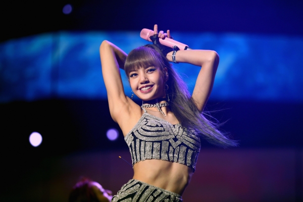 Blackpink မှ Lisa ရဲ့ ဈေးအကြီးဆုံး လက်ဝတ်ရတနာ (၈) မျိုး